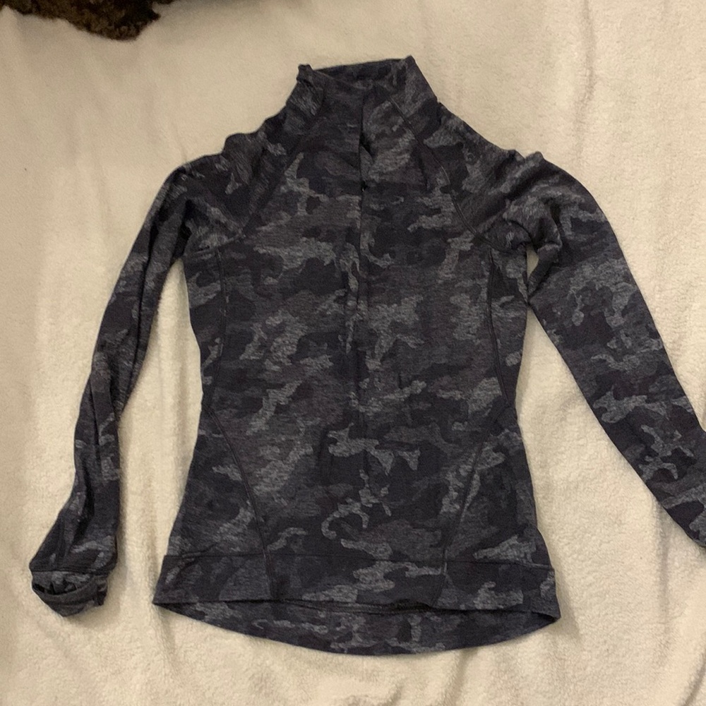 Pullover lululemon top.